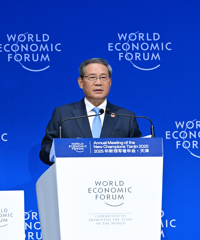 李强出席2025年夏季达沃斯论坛开幕式并致辞